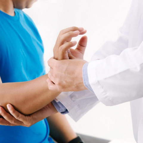 are there any risks when having trigger finger treatment